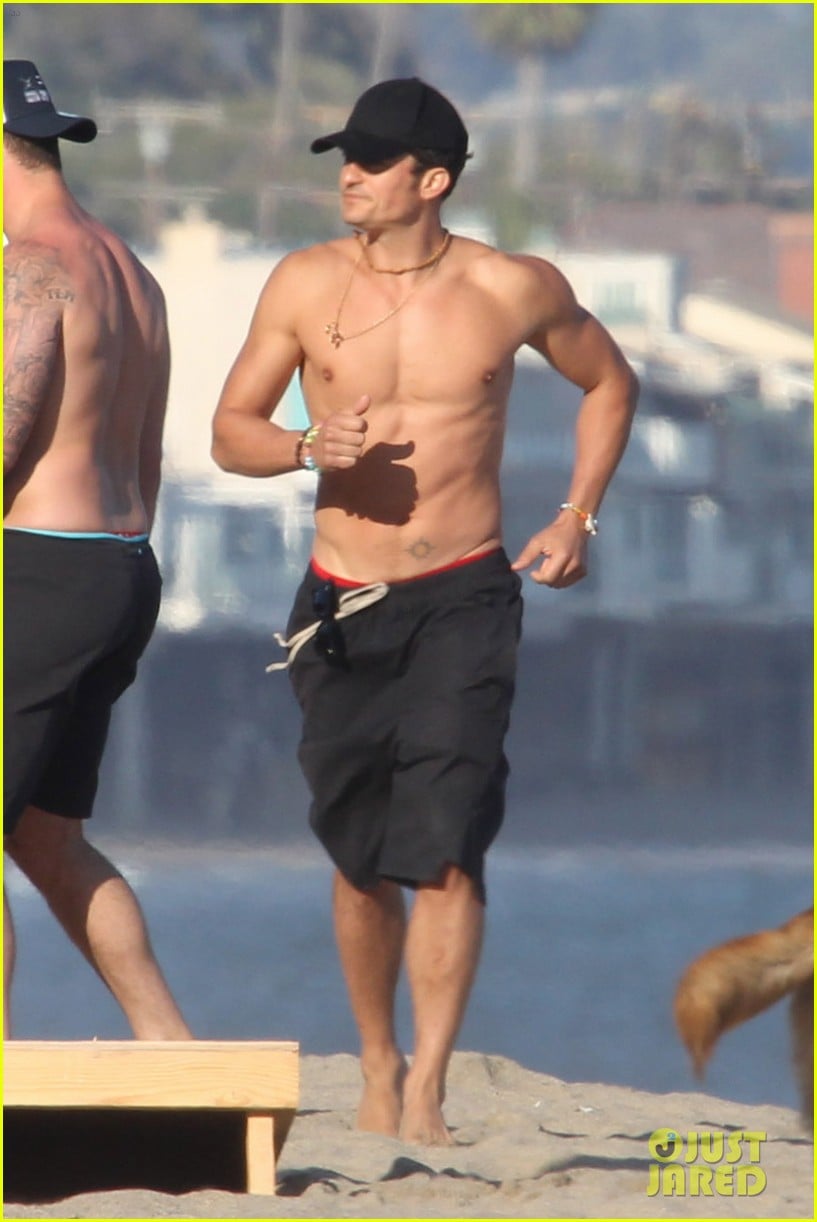 BOKISSONTHRONE NEWS: Orlando Bloom nude on vacation with 