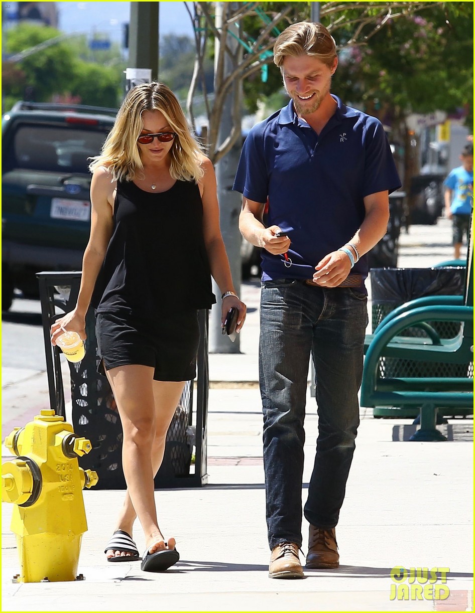 Kaley Cuoco & Boyfriend Karl Cook Step Out for Lunch Date Photo