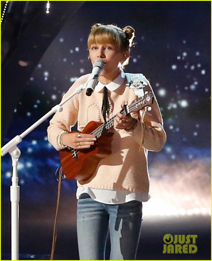 Grace VanderWaal Sings 'Light the Sky' for 'America's Got Talent' Semi