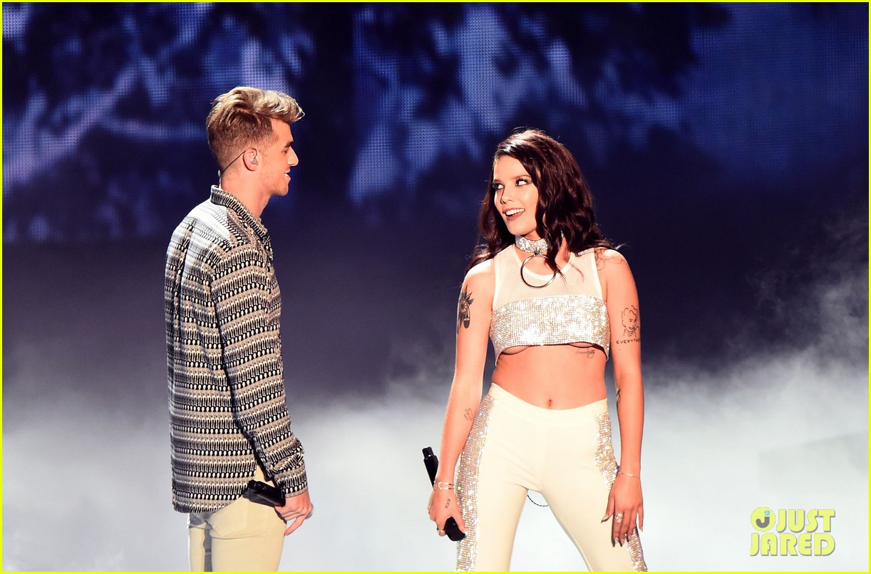 Halsey & The Chainsmokers VMAs 2016 Performance of 'Closer' Photo