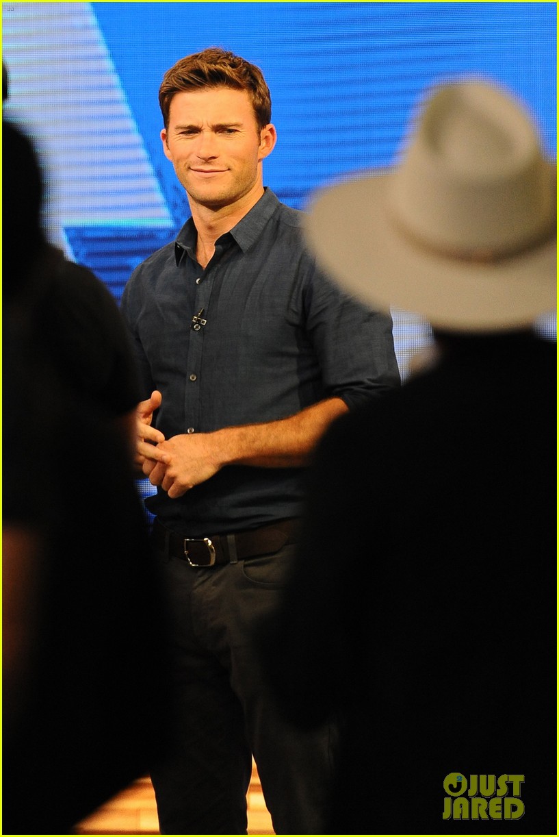 Scott Eastwood Makes the 'Suicide Squad' Promo Rounds Photo 3725221