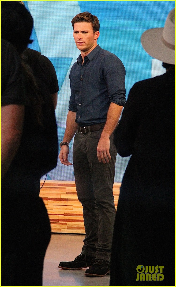 Scott Eastwood Makes the 'Suicide Squad' Promo Rounds Photo 3725223