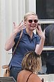 kirsten dunst jesse plemons hug los angeles 01