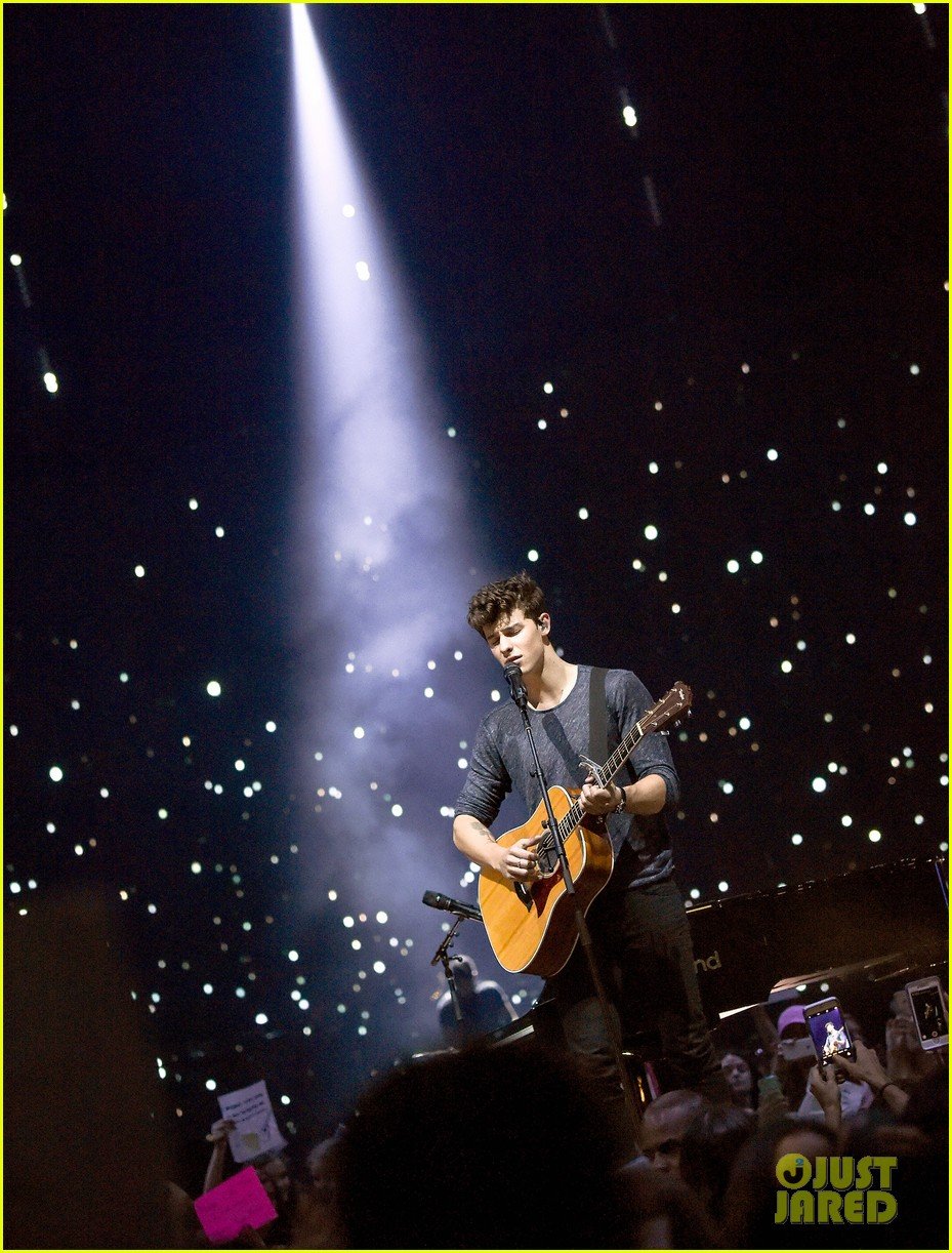 Shawn Mendes Performs 'Illuminate' Tour Preview at MSG (Set List) Photo 3756174 Shawn Mendes