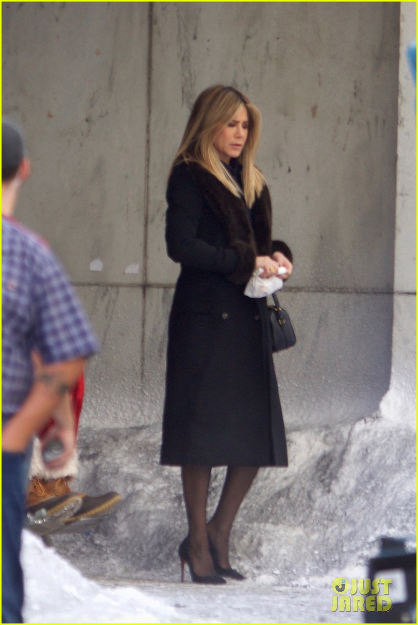 Jennifer Aniston Films Reshoots for 'Office Christmas Party' with TJ