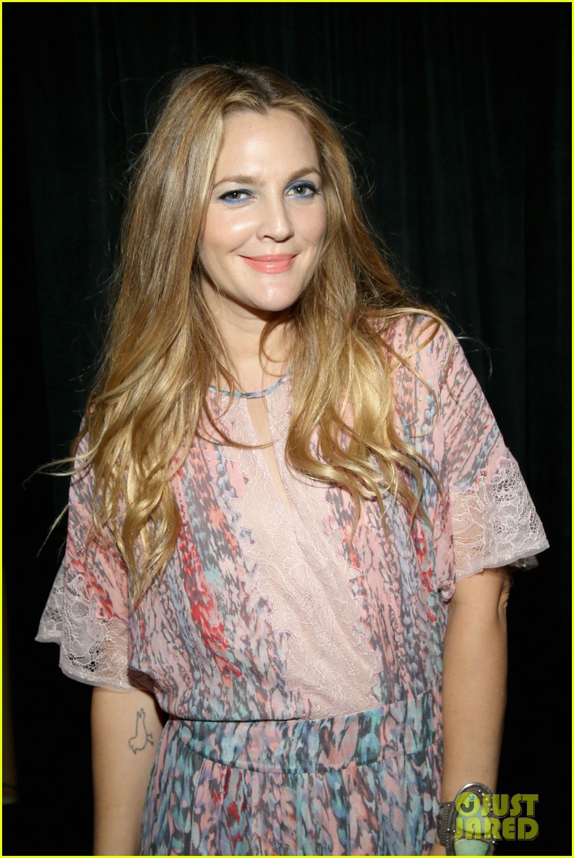 Drew Barrymore Brings Flower Beauty to Beautycon Photo 3775395 Drew