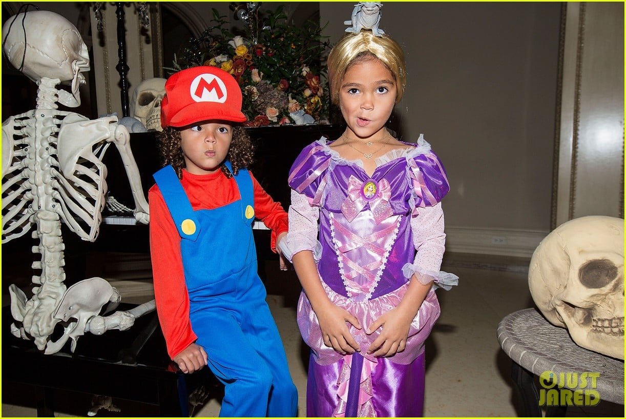 Mariah Carey Celebrates Halloween Early with Kids & Ex Nick Cannon!: Photo 3792083 ...1222 x 817