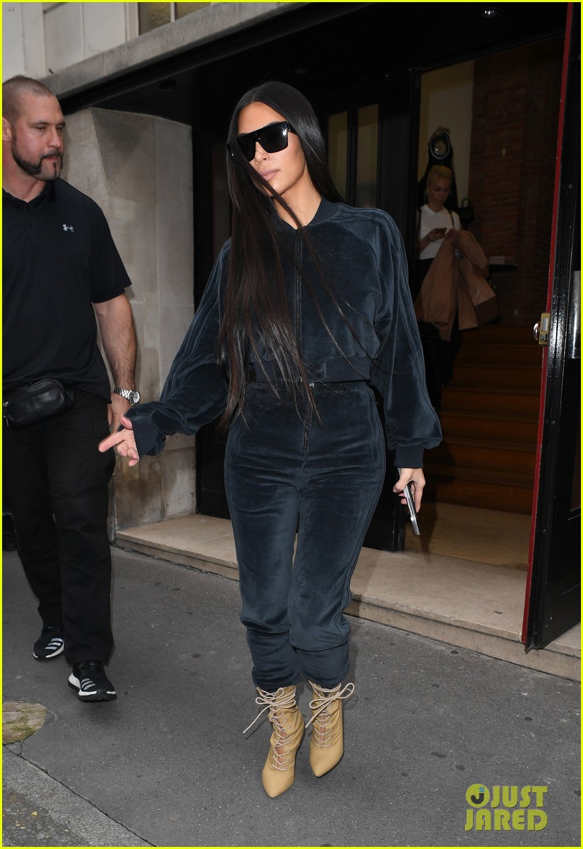 Kim Kardashian Whips Her Long Hair With Naomi Campbell Photo