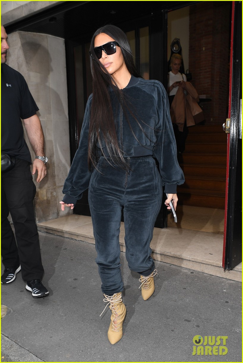 Kim Kardashian Whips Her Long Hair With Naomi Campbell Photo