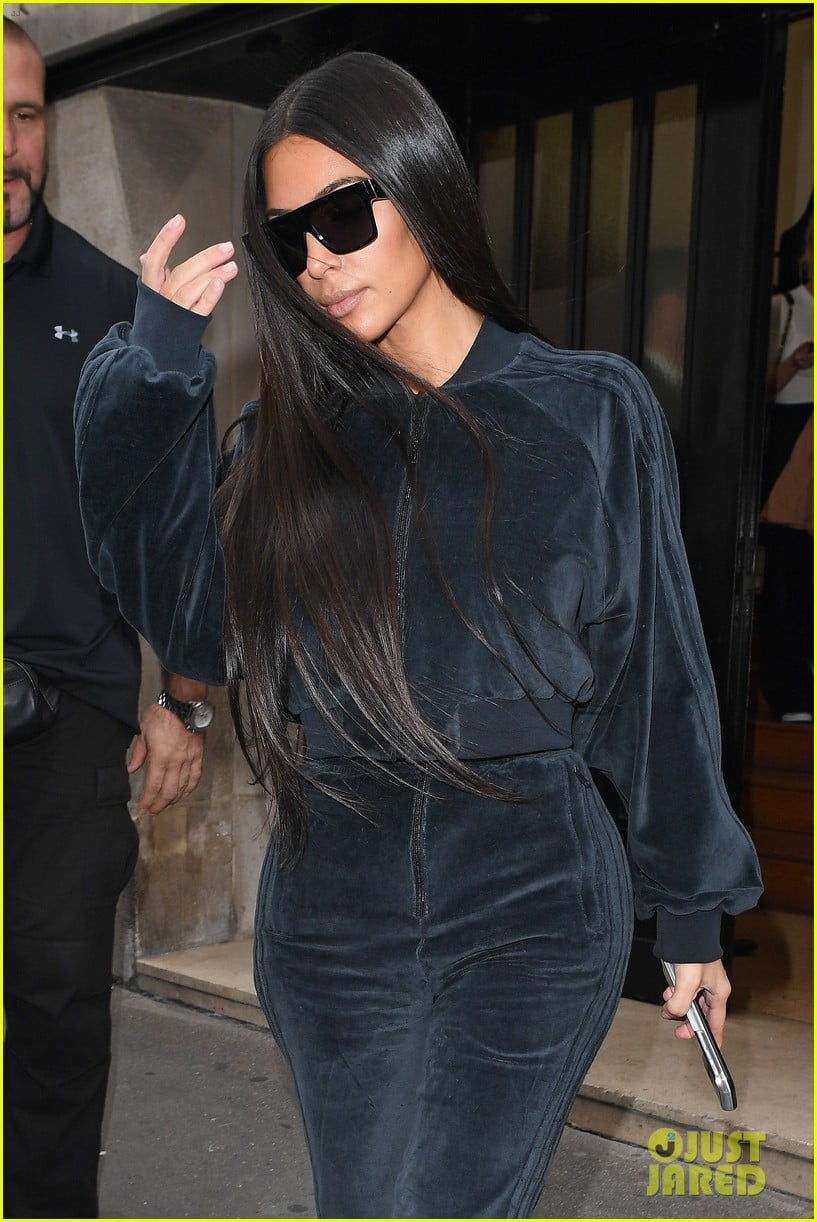 Kim Kardashian Whips Her Long Hair With Naomi Campbell Photo