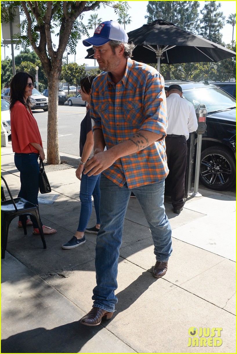 Gwen Stefani & Blake Shelton Enjoy Lunch Date in WeHo!: Photo 3786226