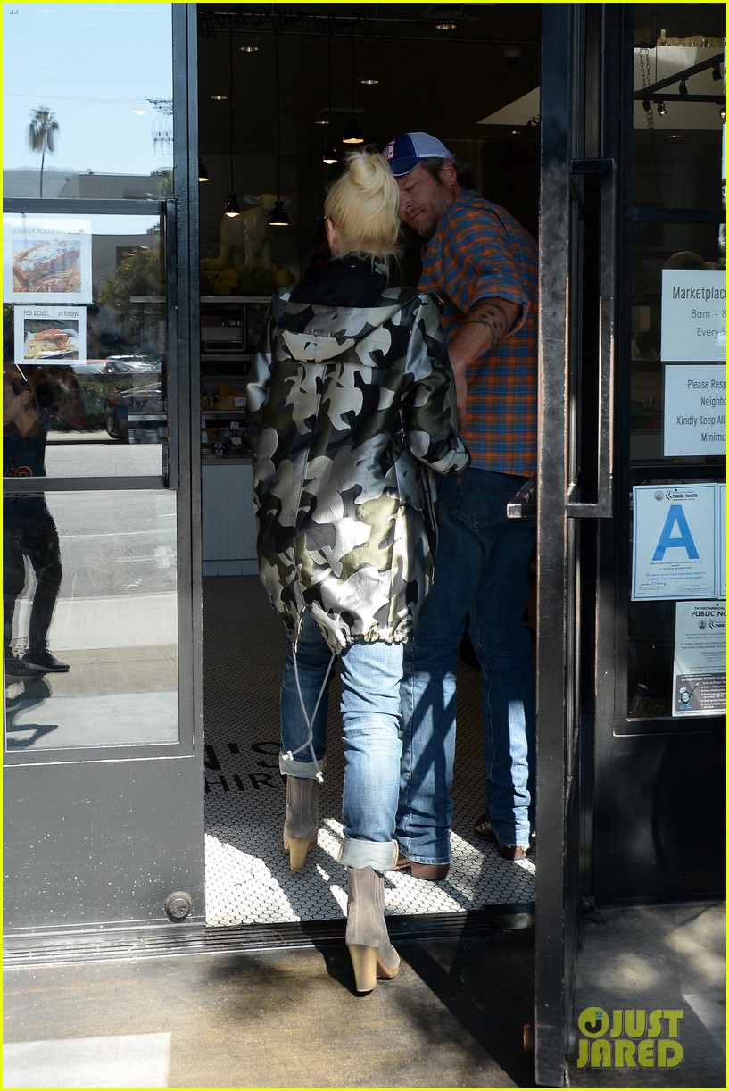 Gwen Stefani & Blake Shelton Enjoy Lunch Date in WeHo!: Photo 3786228