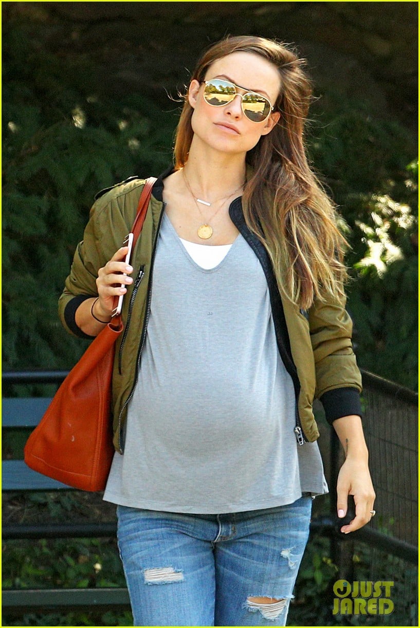 [Image: pregnant-olivia-wilde-large-baby-bump-16.jpg]