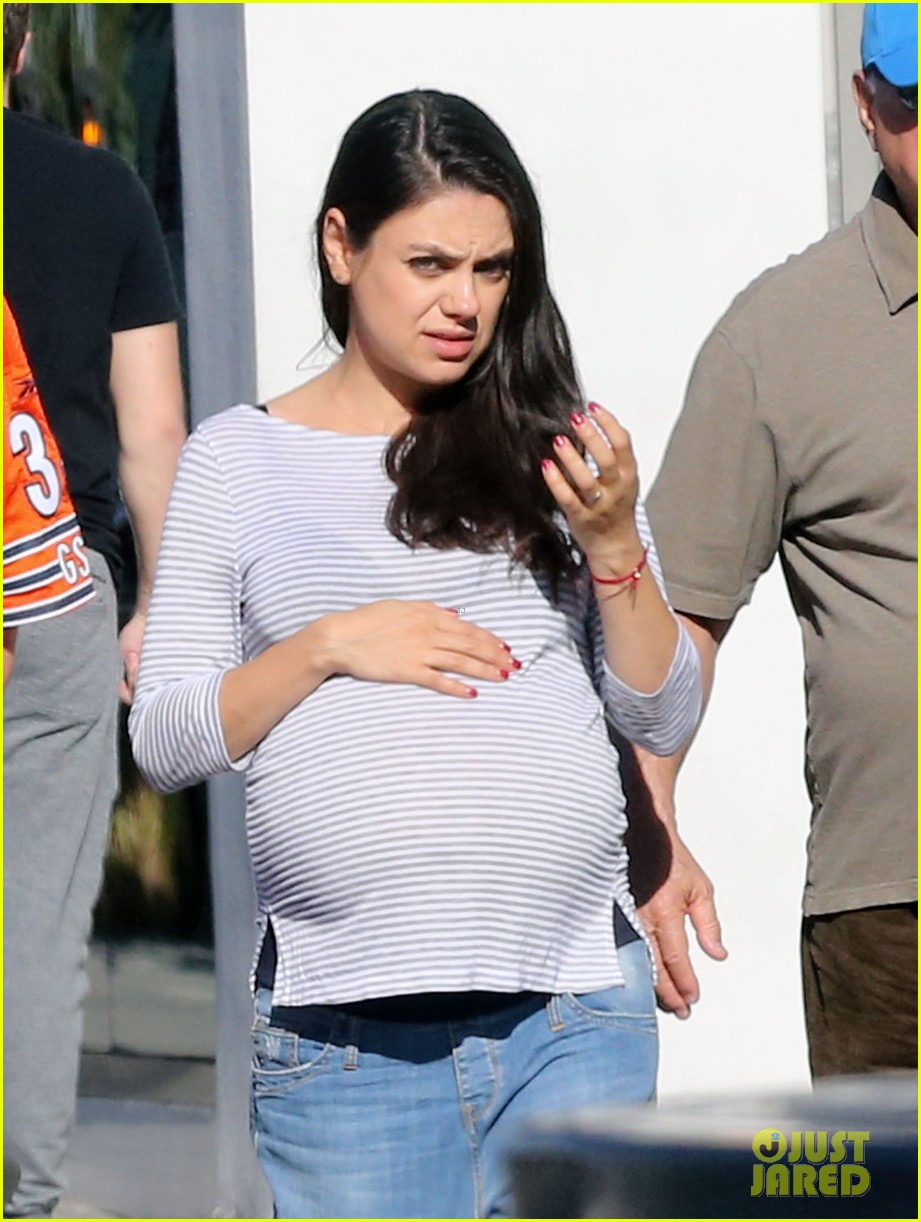 Mila Kunis Curbs Pregnancy Cravings With Jamba Juice Photo 3808138