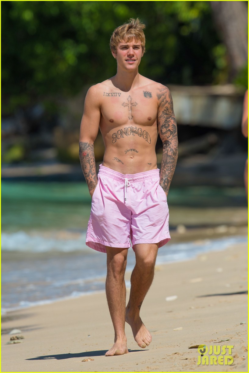 Justin Bieber�s Body Is Ripped in New Shirtless Beach