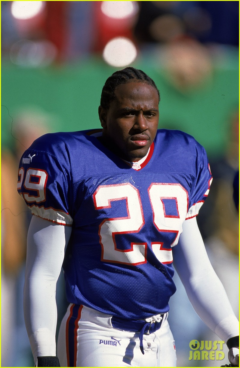 Keion Carpenter Dead NFL Player Dies at 39 in Freak Accident While Playing With Son Photo