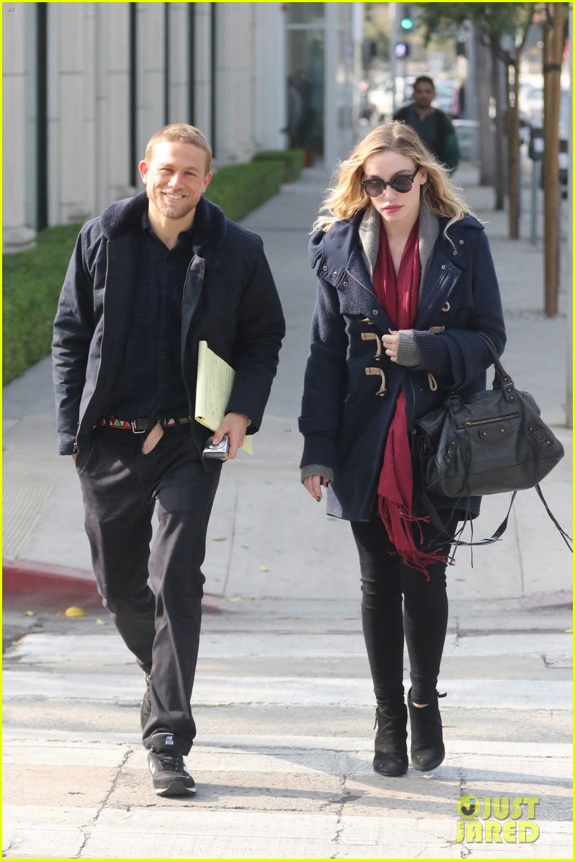 charlie-hunnam-is-all-smiles-with-girlfr