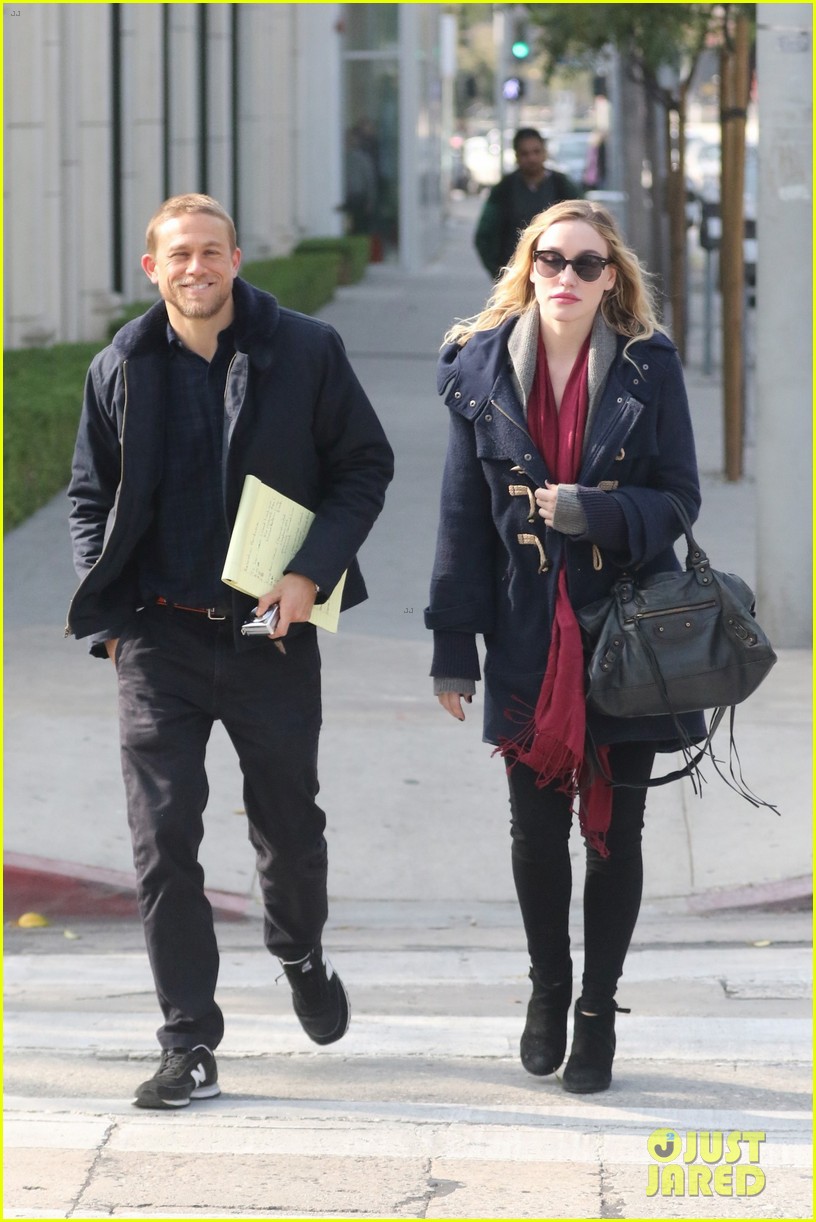 charlie-hunnam-is-all-smiles-with-girlfr