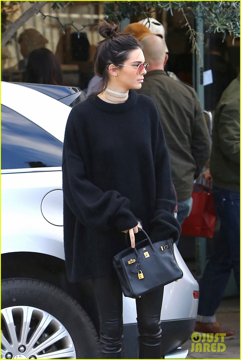 Kendall Jenner Posts Sexy Pic Of Herself in Bed Photo 3832319