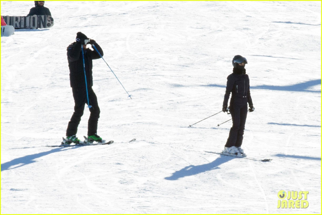 Kourtney Kardashian & Scott Disick Hit the Slopes in Aspen: Photo