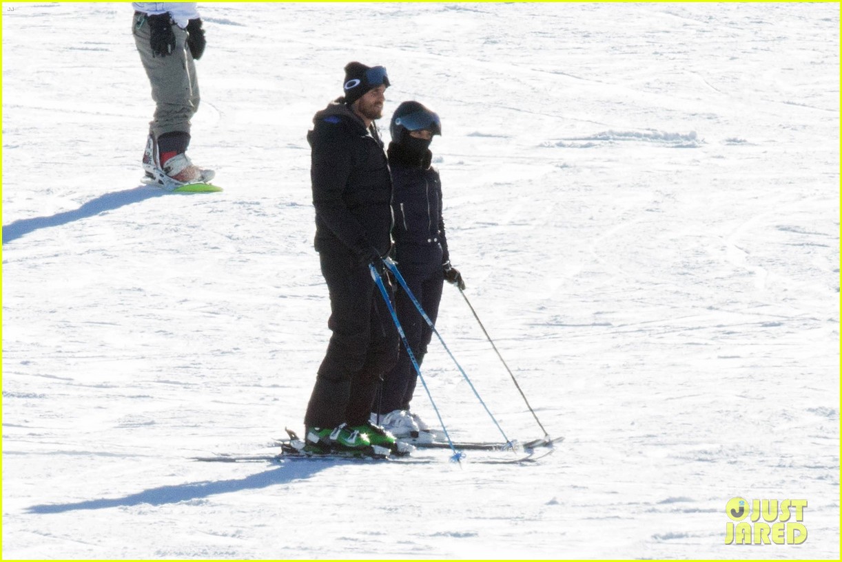 Kourtney Kardashian & Scott Disick Hit the Slopes in Aspen: Photo