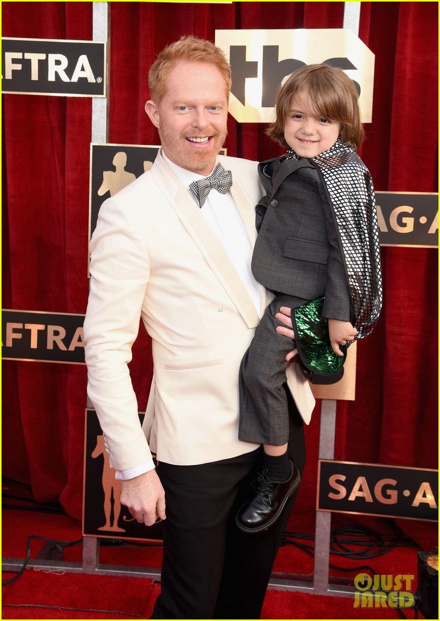Modern Family Cast Beams With Pride At Sag Awards 2017 Photo 3849879 2017 Sag Awards Ed O Neill Eric Stonestreet Julie Bowen Modern Family Sag Awards Television Ty Burrell Pictures Just Jared