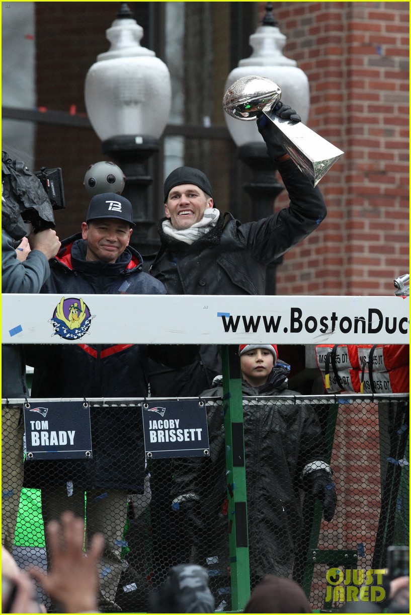 Tom Brady celebrates with his son Benjamin at the Super Bowl victory