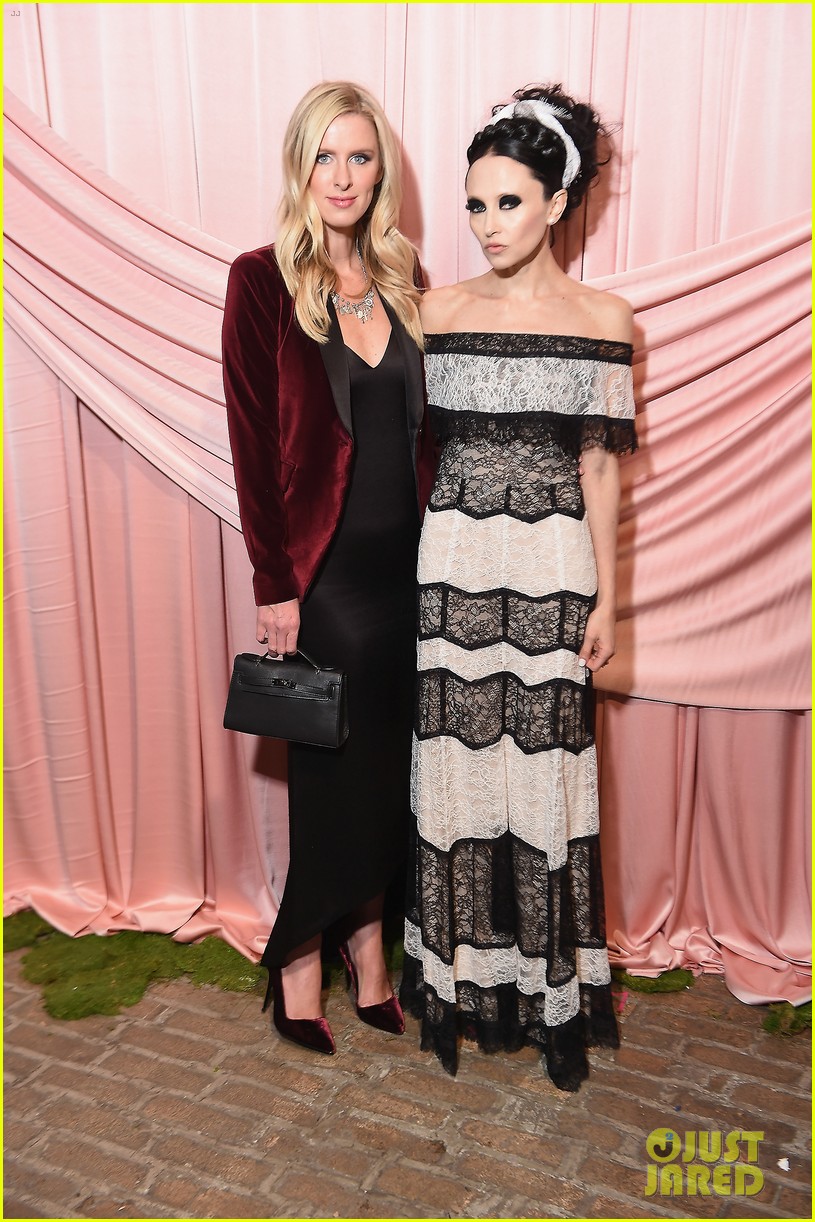 Kate Mara & Mandy Moore Meet Up at Alice & Olivia's NYFW Show with Dove