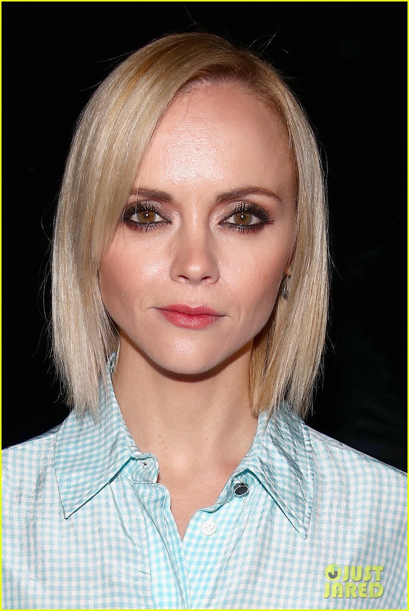 Emily Ratajkowski Comes To Melania Trump's Defense!: Photo 3859321