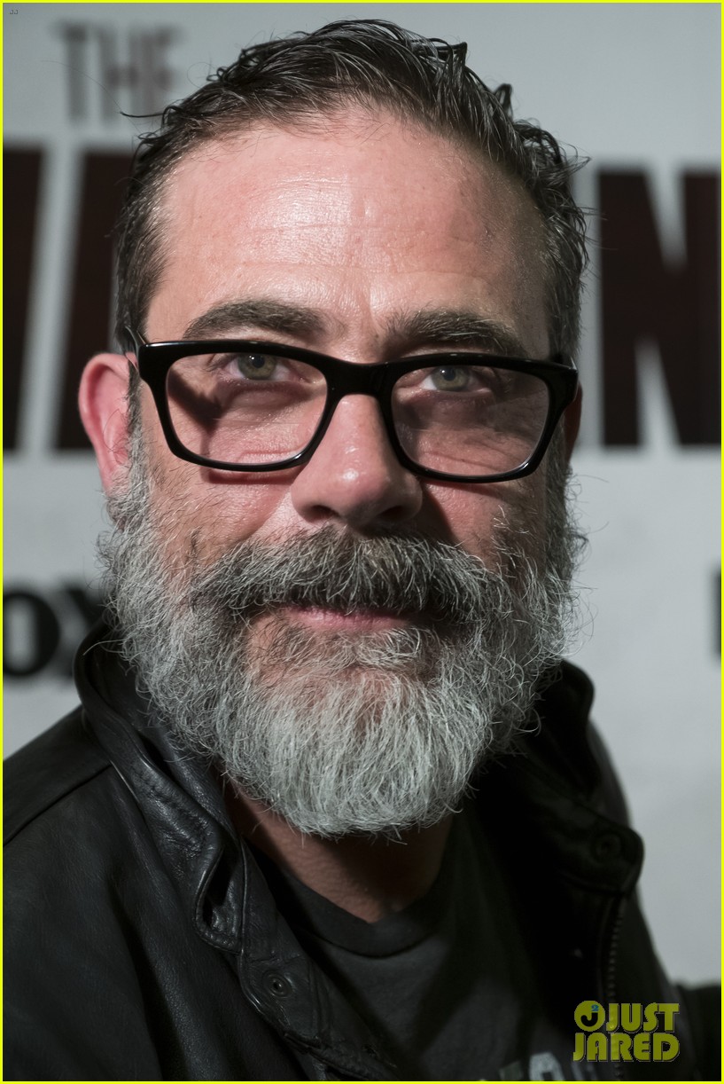 &lsquo;Walking Dead&rsquo; Actors Hold Hands at Fan Event in Spain!: Photo 3872125