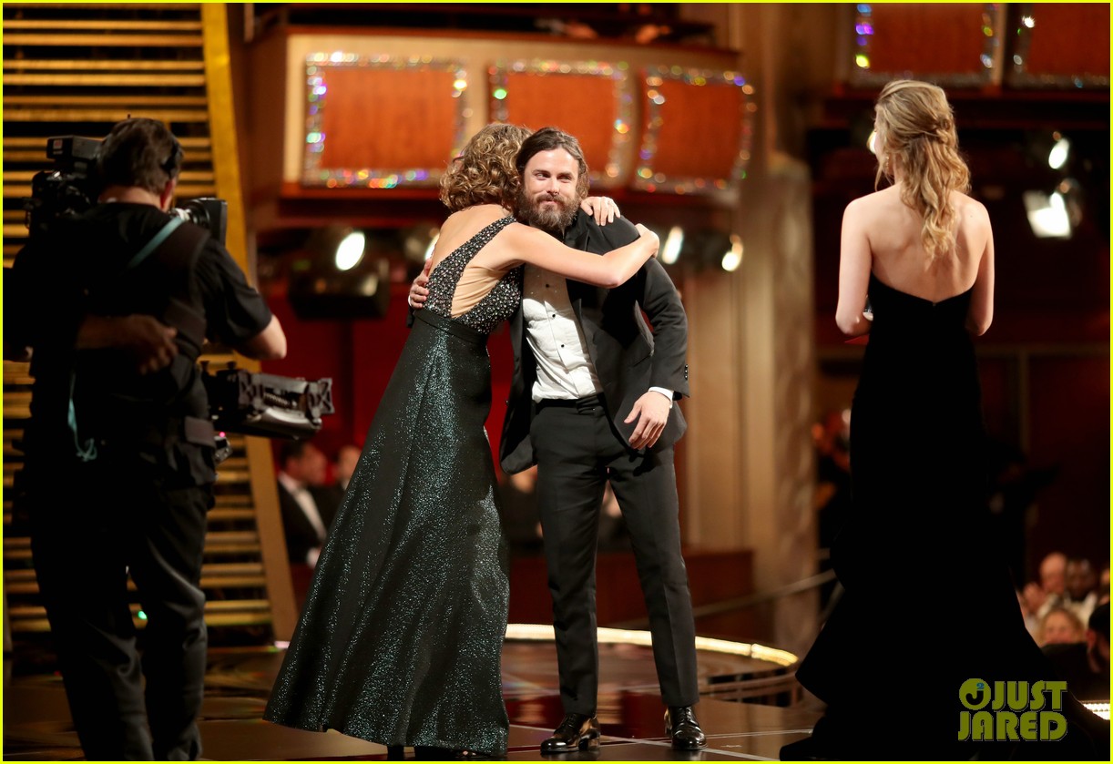 Brie Larson Speaks About Not Clapping For Casey Affleck At Oscars 2017 Photo 3871915 2017 Oscars Brie Larson Casey Affleck Pictures Just Jared,Christina On Coast Tarek El Moussa Ex Wife