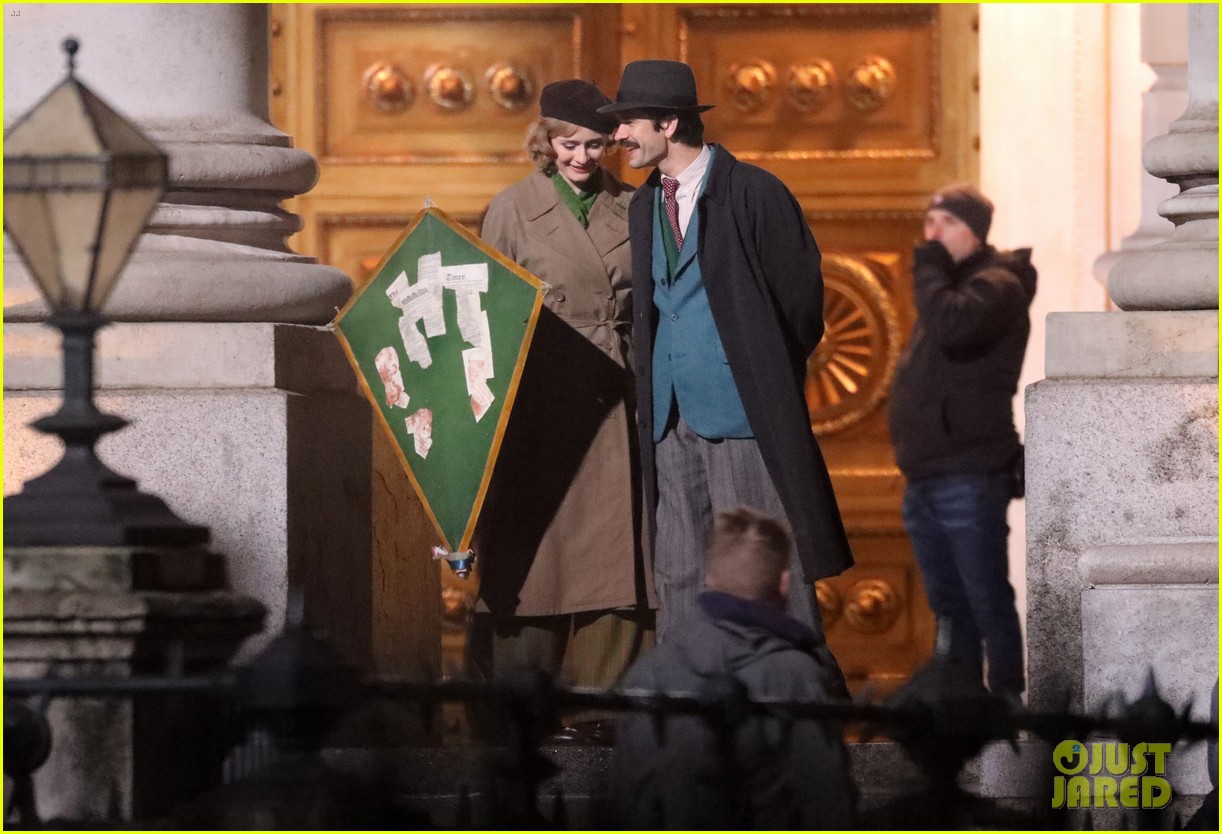 Emily Mortimer Ben Whishaw As Jane Michael Banks First Look