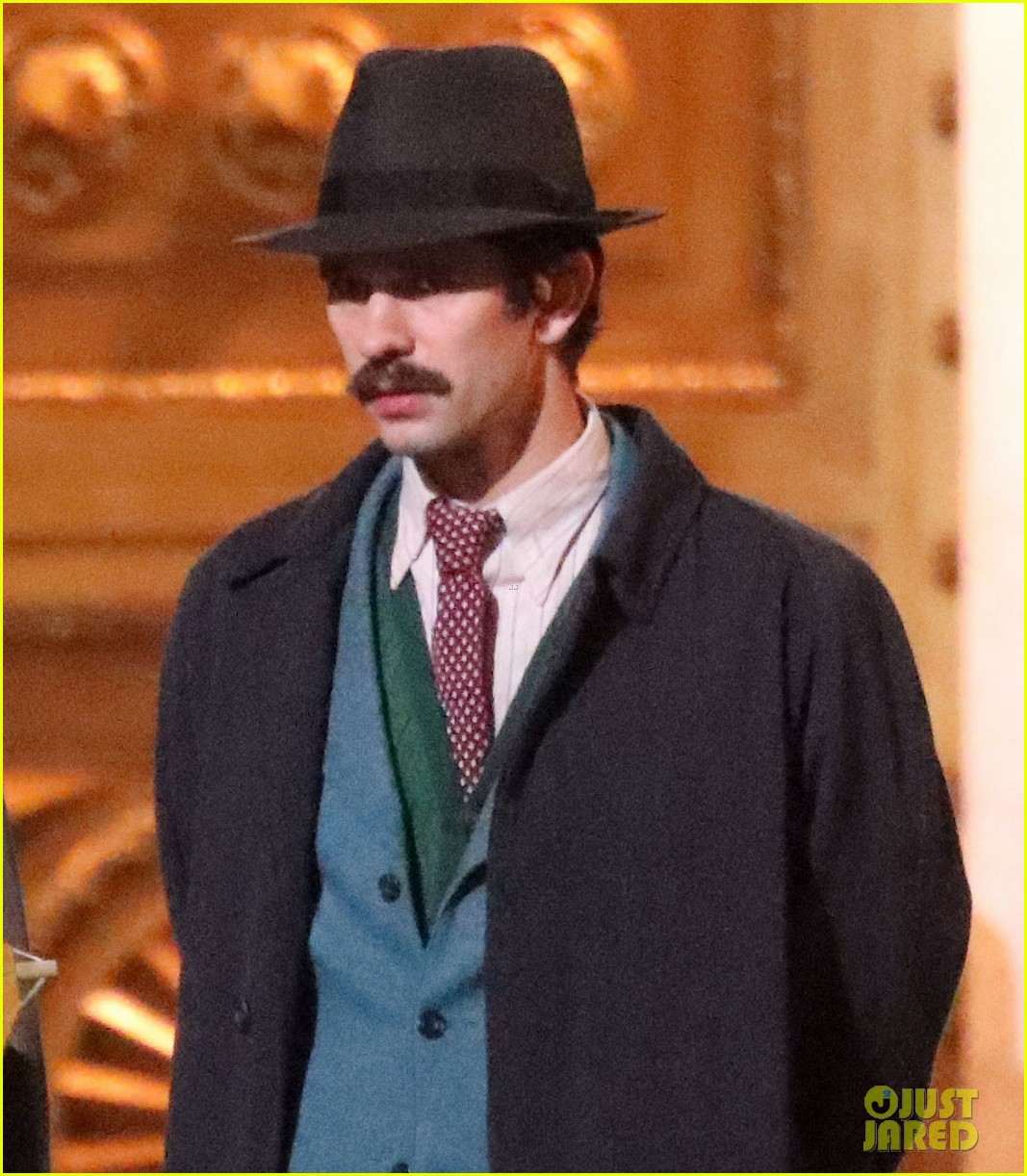 Emily Mortimer Ben Whishaw As Jane Michael Banks First Look