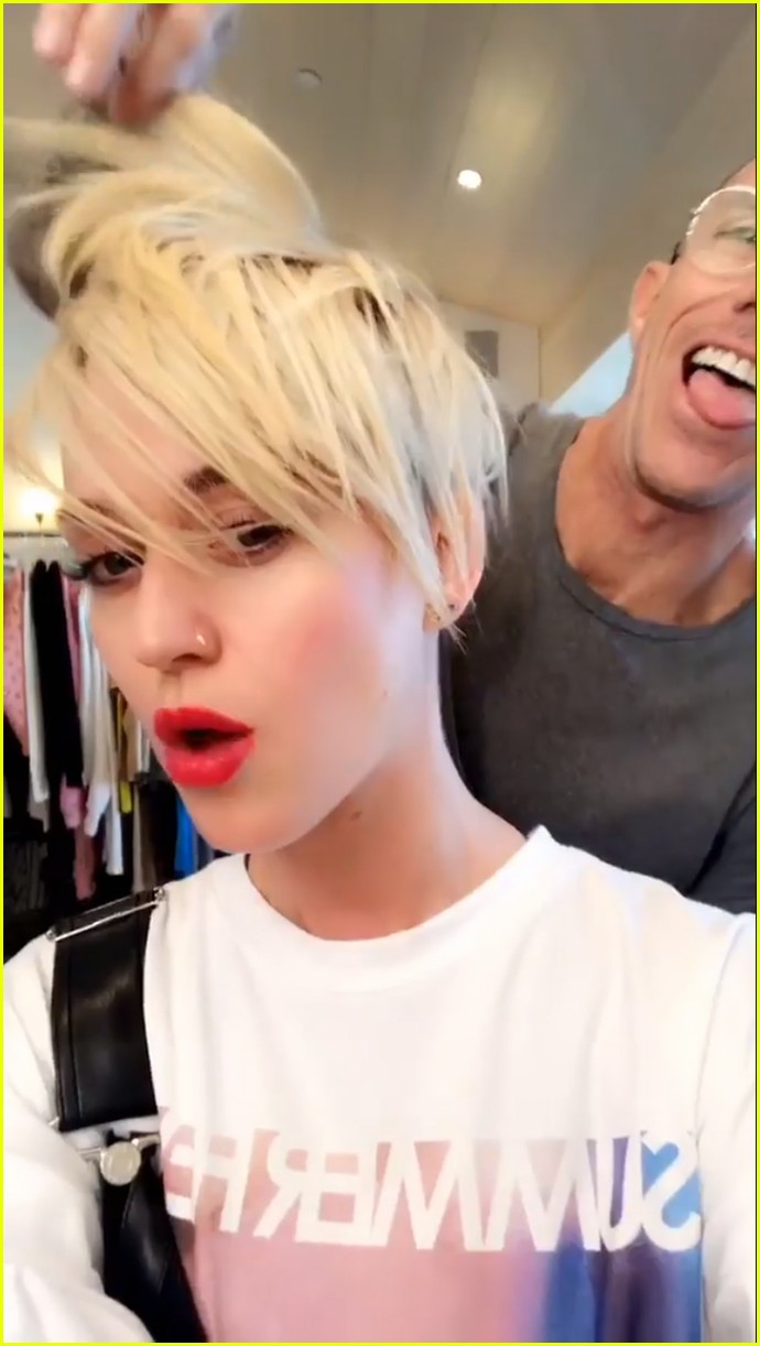Katy Perry Debuts New Short Haircut Channels Miley Cyrus Photo 3869227 Katy Perry Pictures Just Jared
