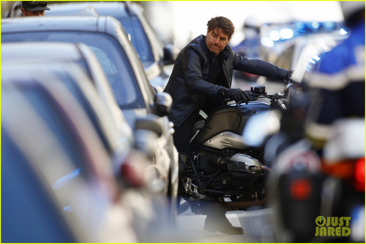 tom cruise motorcycle mission impossible 5