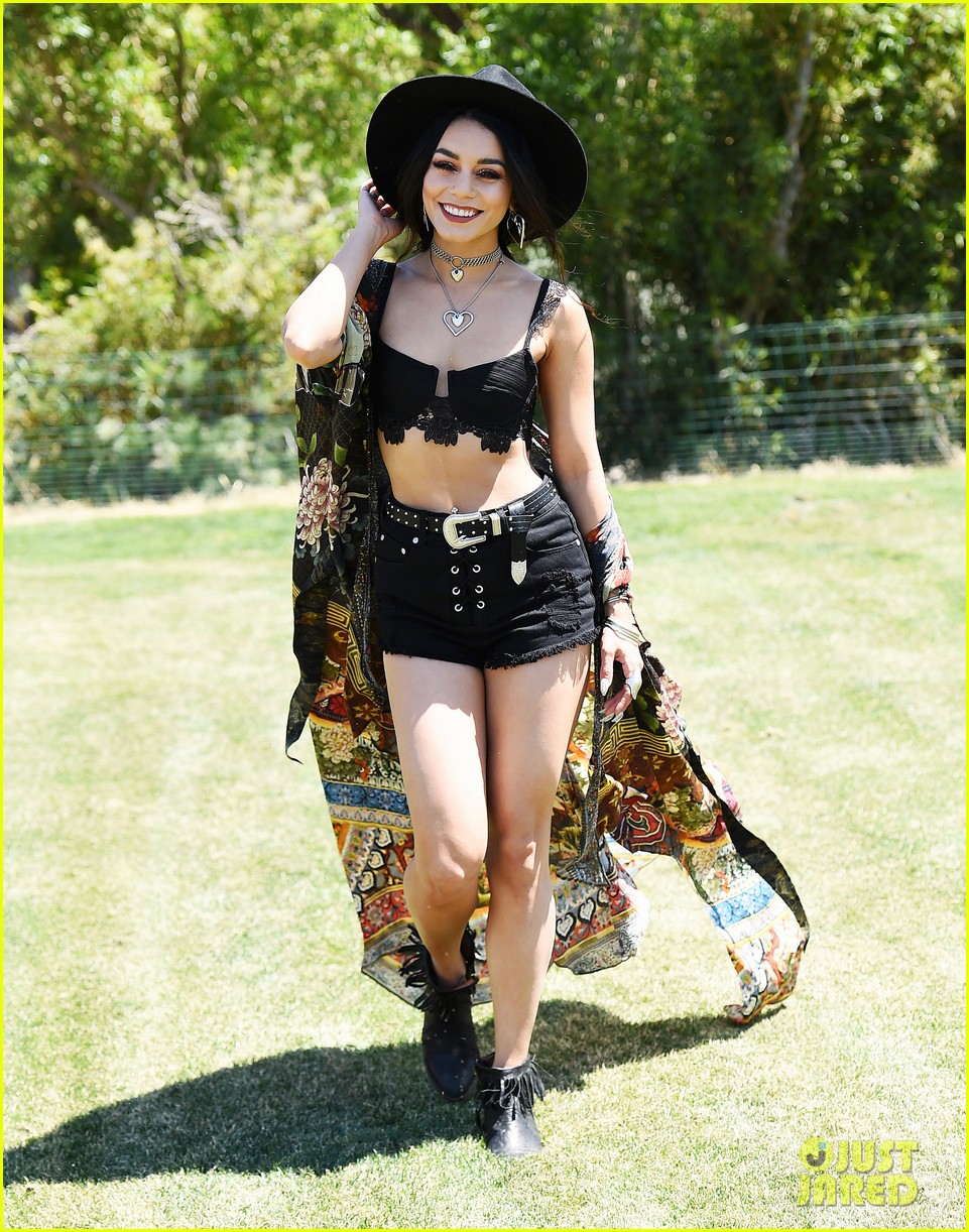 Vanessa Hudgens Arrives at Coachella 2017 See Pics of Her Outfit