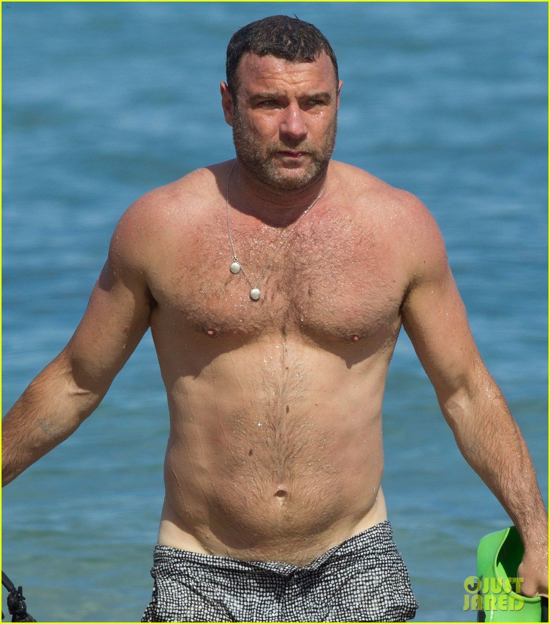 Liev Schreiber Bares Hot Body in Low-Riding Shorts in Hawaii!: Photo
