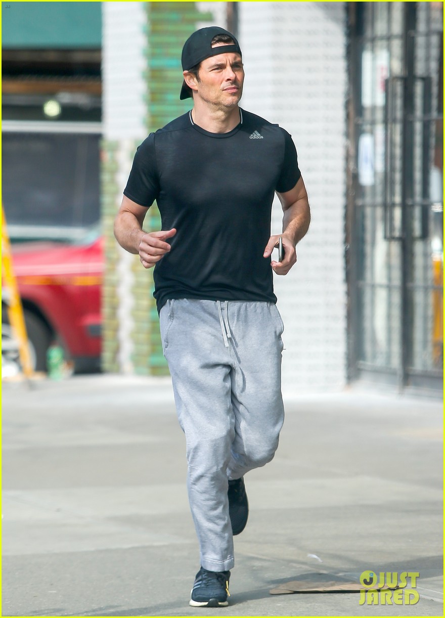 James Marsden Jogs Around the Big Apple in His Sweats Photo 3882277 James Marsden Pictures