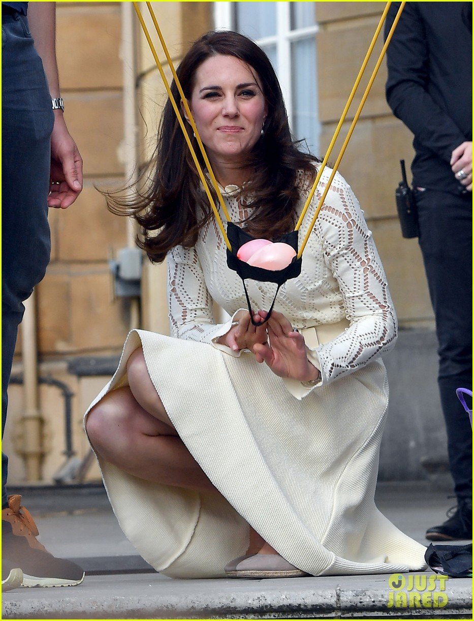 Prince William & Kate Middleton Host Children's Party at Buckingham