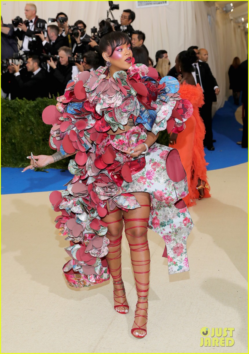 rihanna comme des garcons