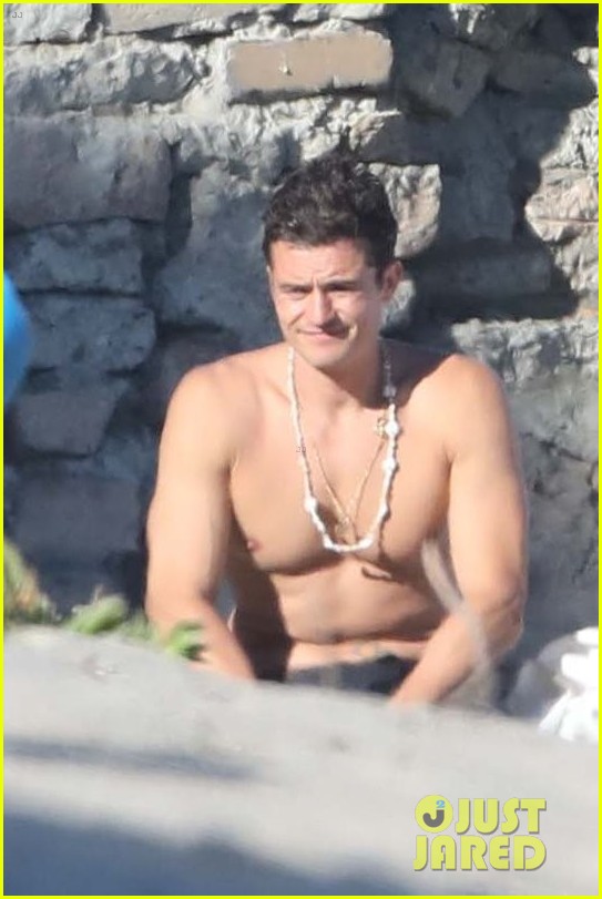 Orlando Bloom Goes Shirtless & Wears a Scarf at the Beach 