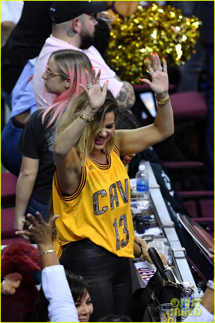 Kourtney & Khloe Kardashian Watch the Cavs Win Game 4! Photo 3912082