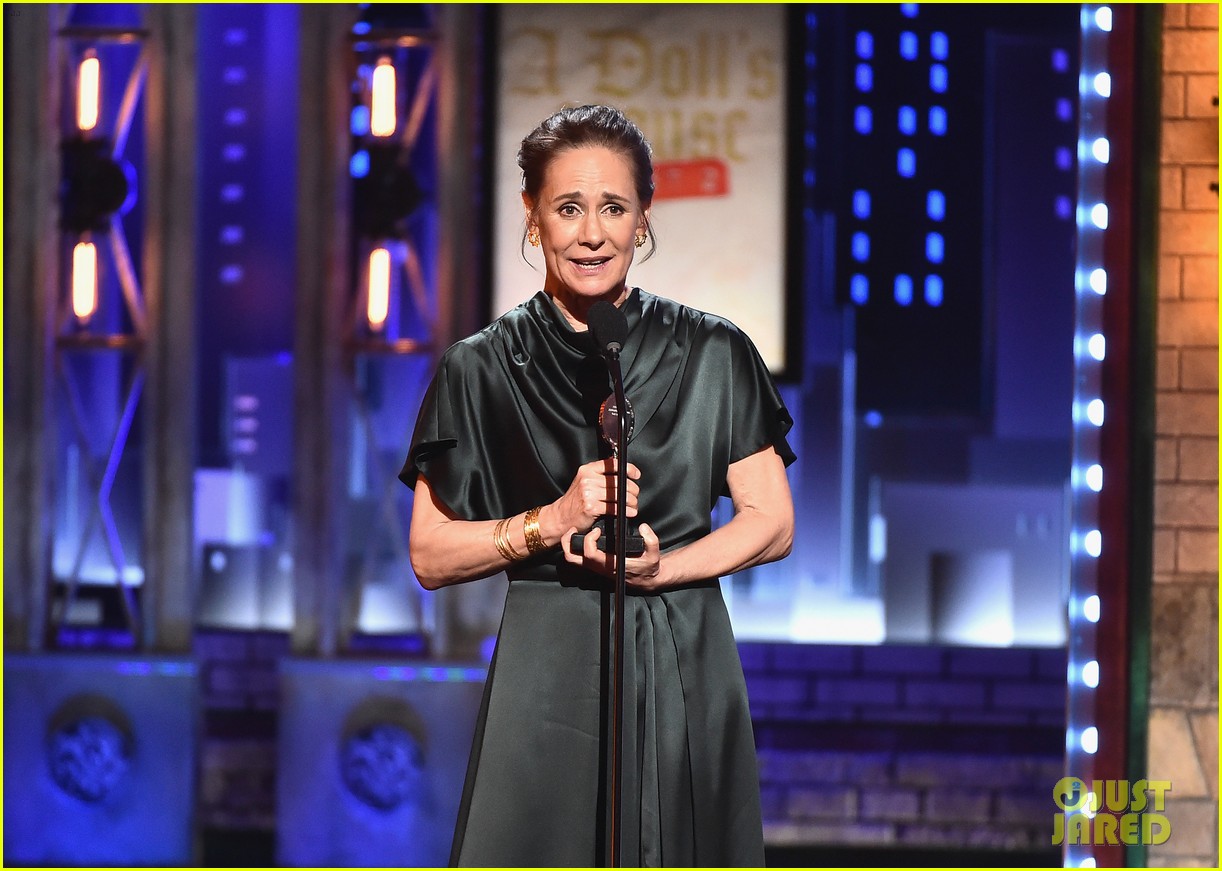 Laurie Metcalf Wins for 'Doll's House, Part 2' at Tonys 2017! Photo