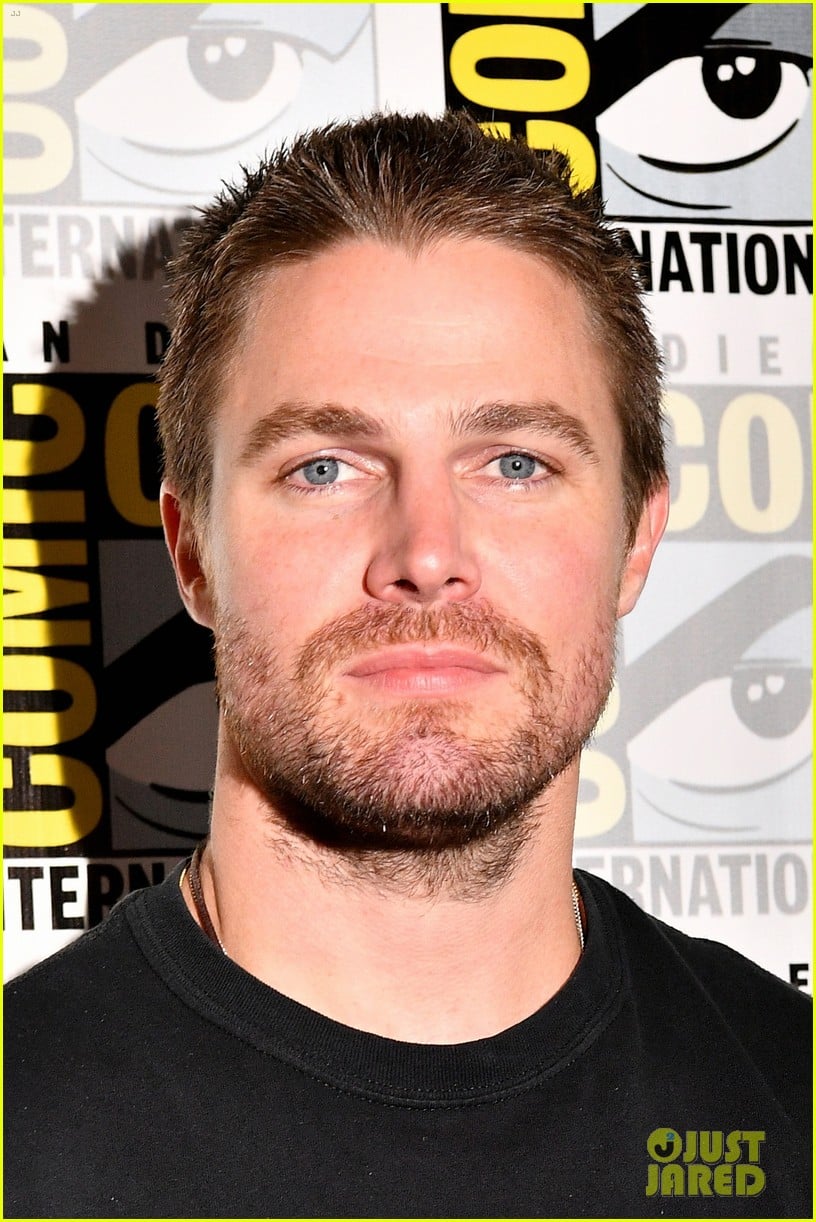 The 'Arrow' Cast Shares a First Look at Season 6 Watch Now! Photo