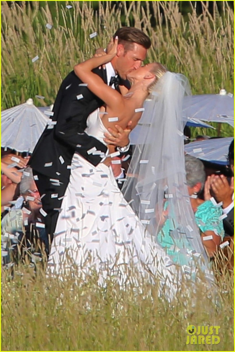 Julianne Hough�s Wedding Photos See the Romantic Pics