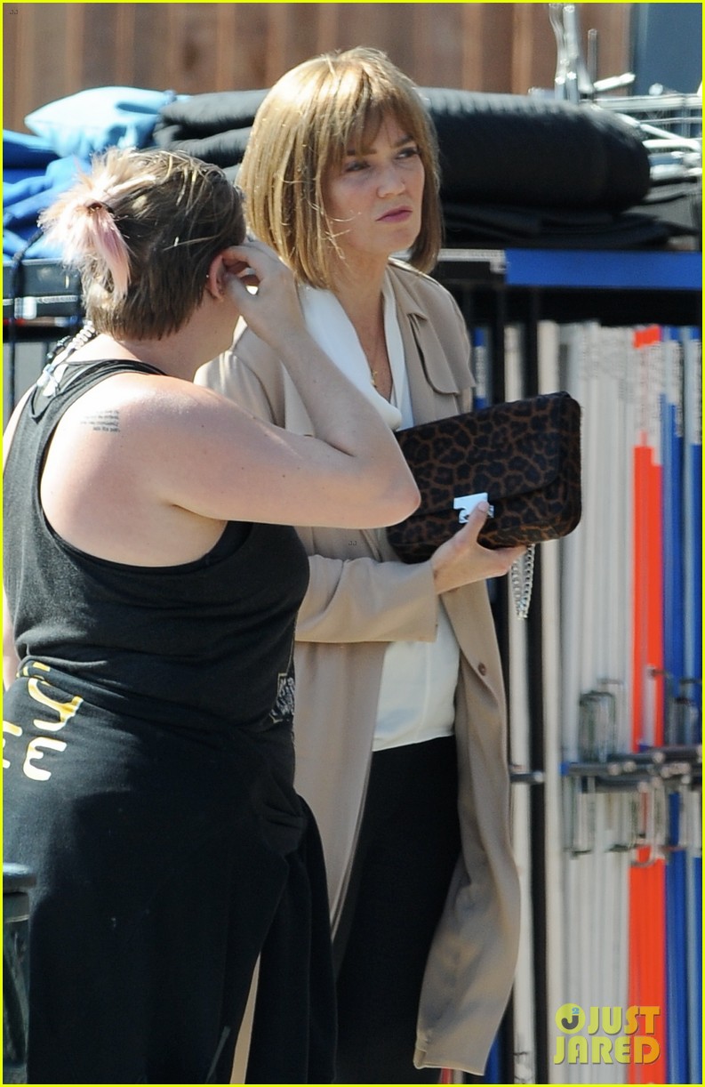 Mandy Moore Films 'This Is Us' Scenes as Older Rebecca: Photo 3934780