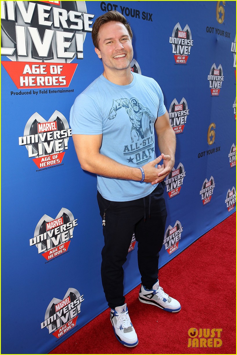 Scott Porter & Son McCoy Are an Adorable Father-Son Duo at Marvel