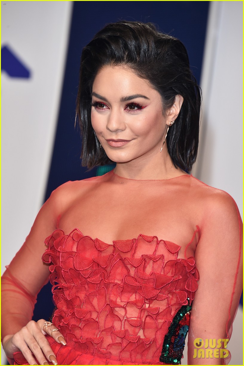 Vanessa Hudgens Is Red Hot With Short Hair At MTV VMAs 2017 Photo Vanessa Hudgens Is Red Hot With Short Hair At MTV VMAs 2017 Photo