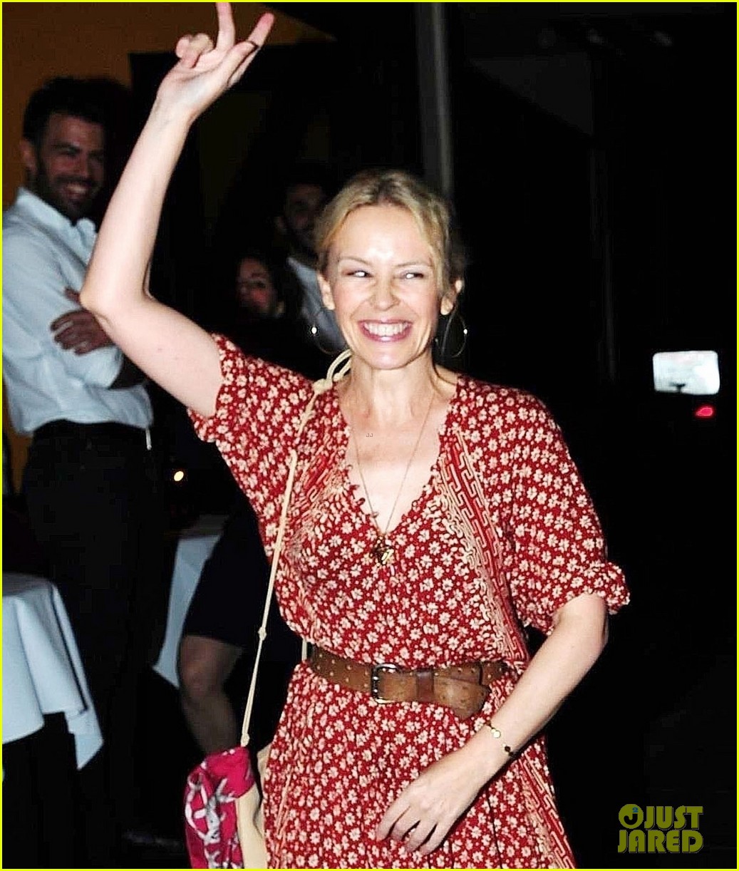 guy pearce kylie minogue reunite for dinner 023942273