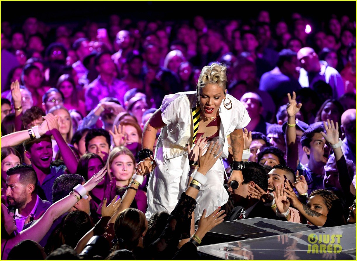 Pink Performs Her Greatest Hits at MTV VMAs 2017 Watch Now! Photo